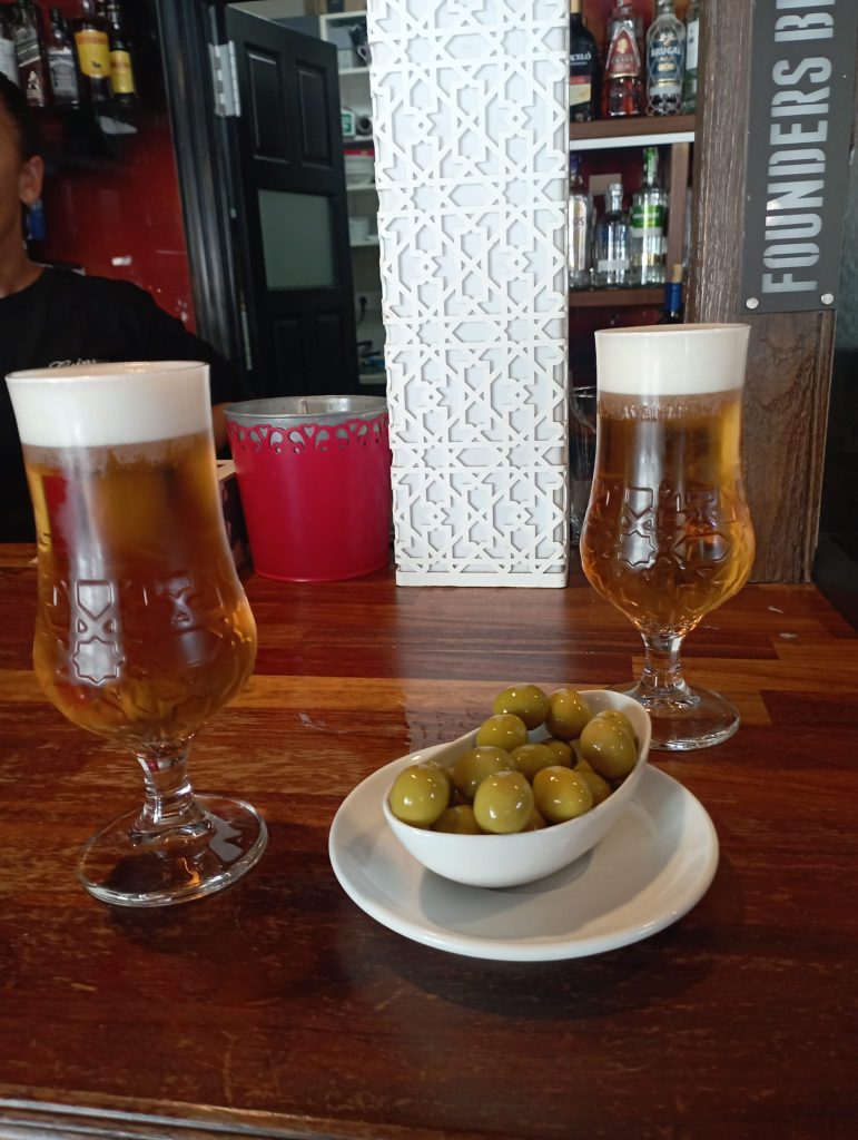 tapas gratis y típicas, las aceitunas