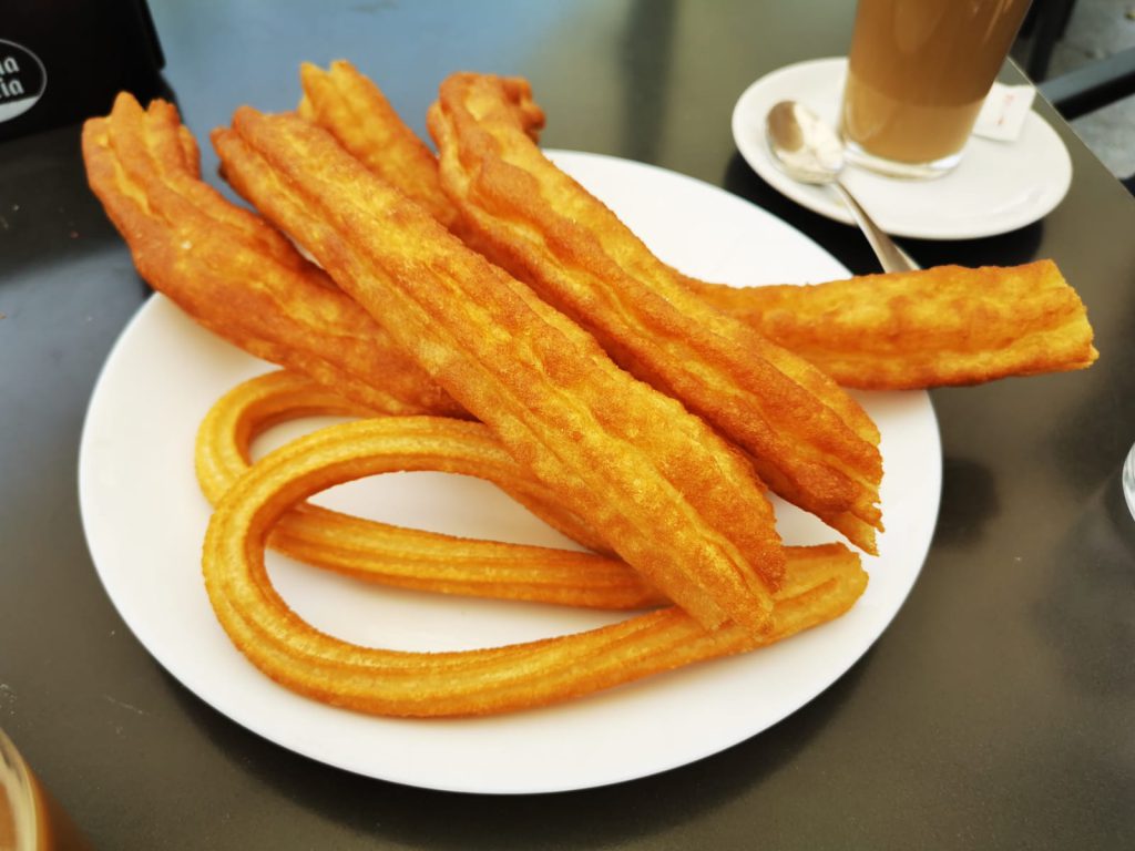 Churros y porras para desayunar. la gastronomia española en Suiza.